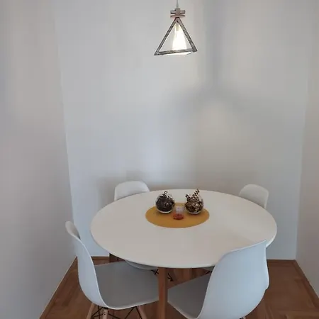 Stan Na Dan Nany, Istocno Sarajevo * Lukavica